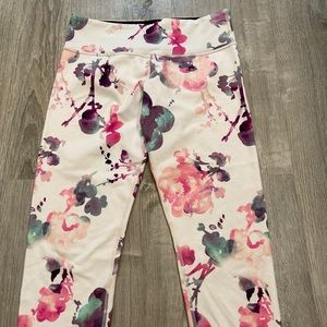 LuLuLemon Blurred Blossom cropped leggings Size 8